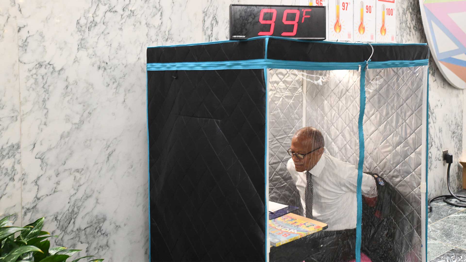 NYSUT erects portable sauna to make lawmakers “feel the heat”